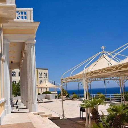 Albergo Palazzo Санта Чезареа Терме Екстериор снимка