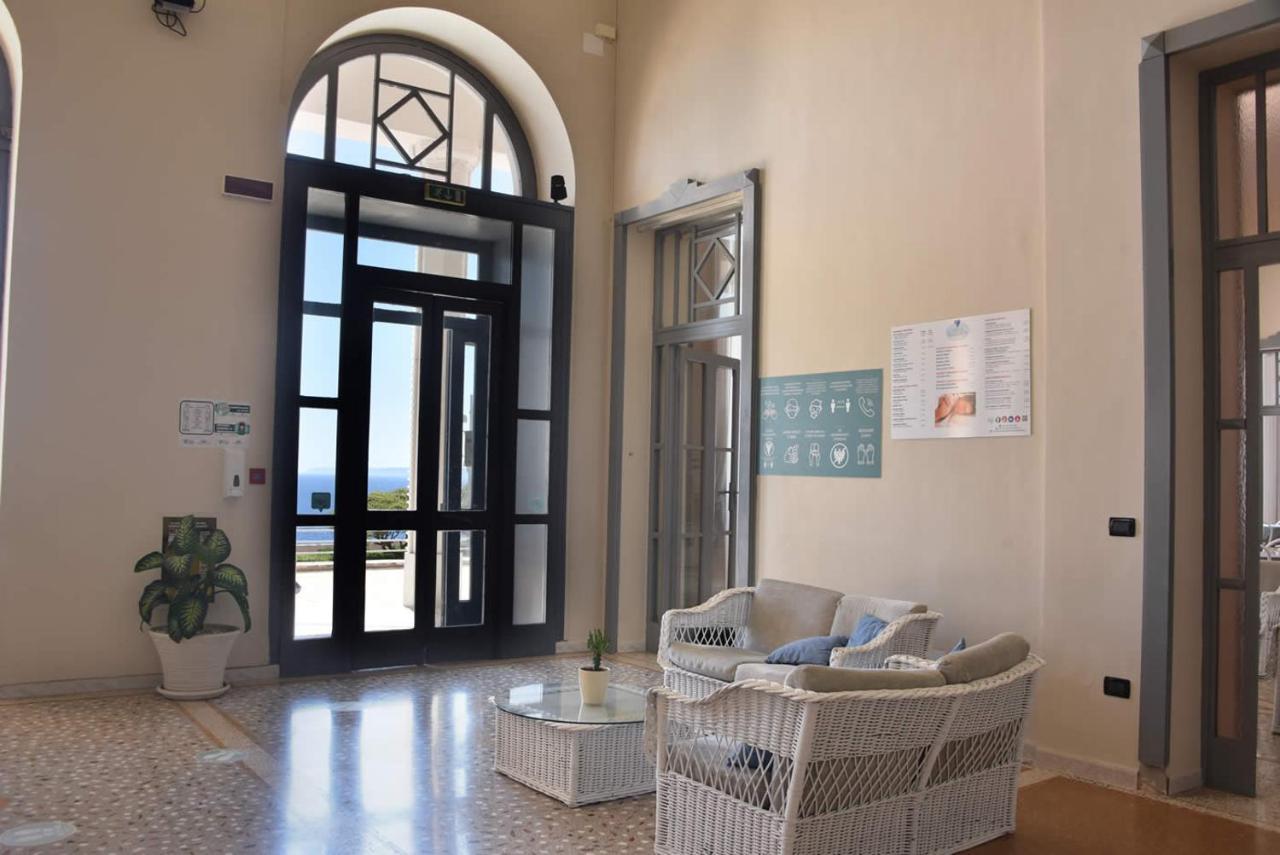 Albergo Palazzo Санта Чезареа Терме Екстериор снимка