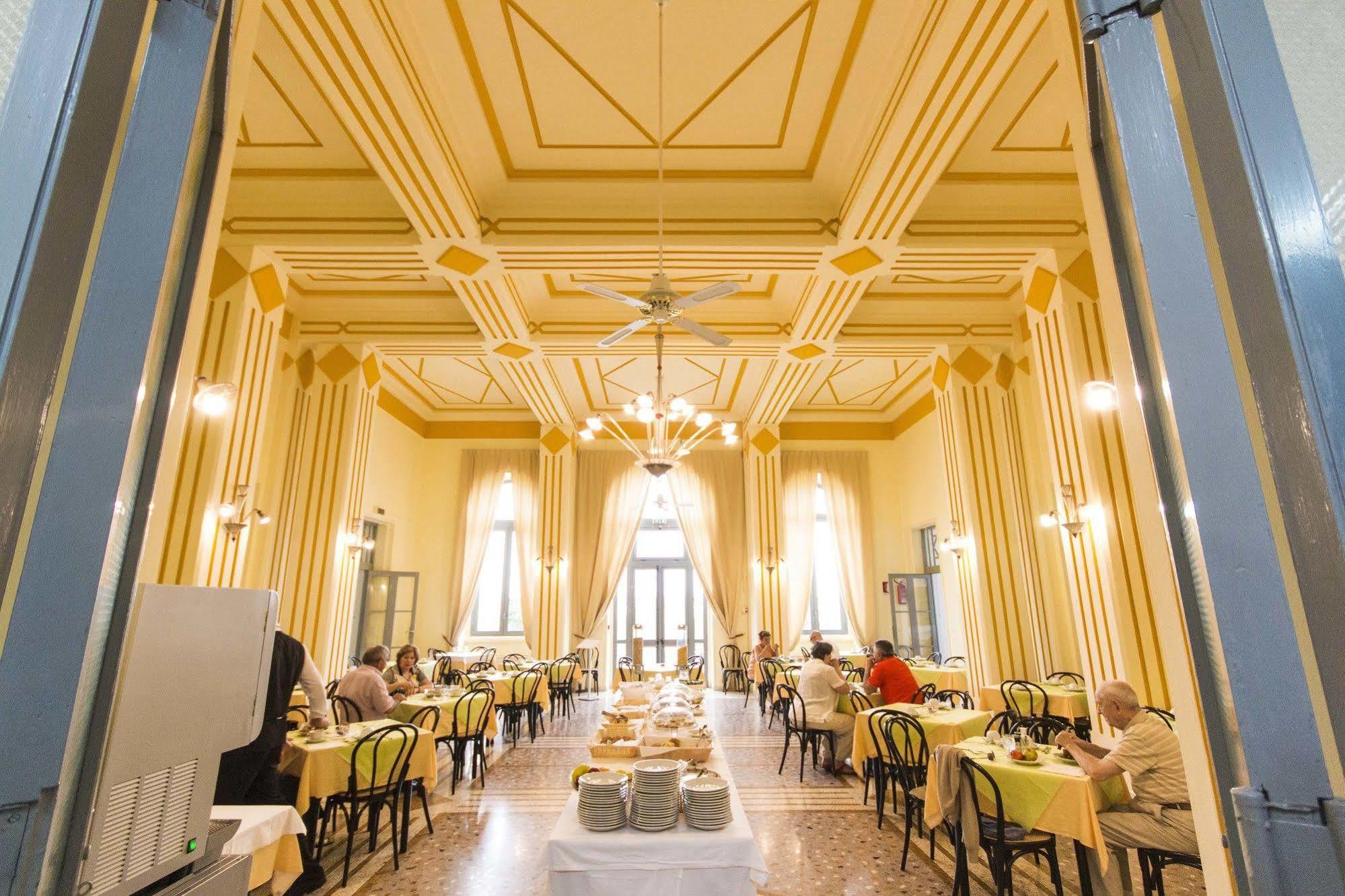 Albergo Palazzo Санта Чезареа Терме Екстериор снимка