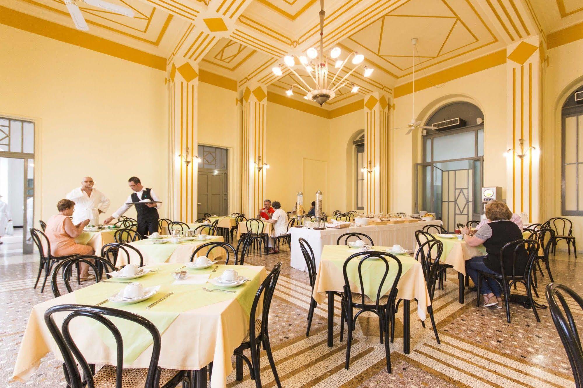 Albergo Palazzo Санта Чезареа Терме Екстериор снимка