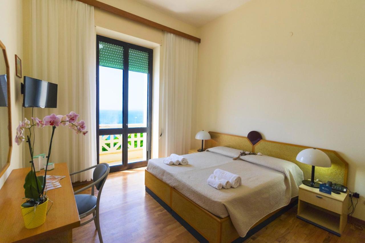Albergo Palazzo Санта Чезареа Терме Екстериор снимка