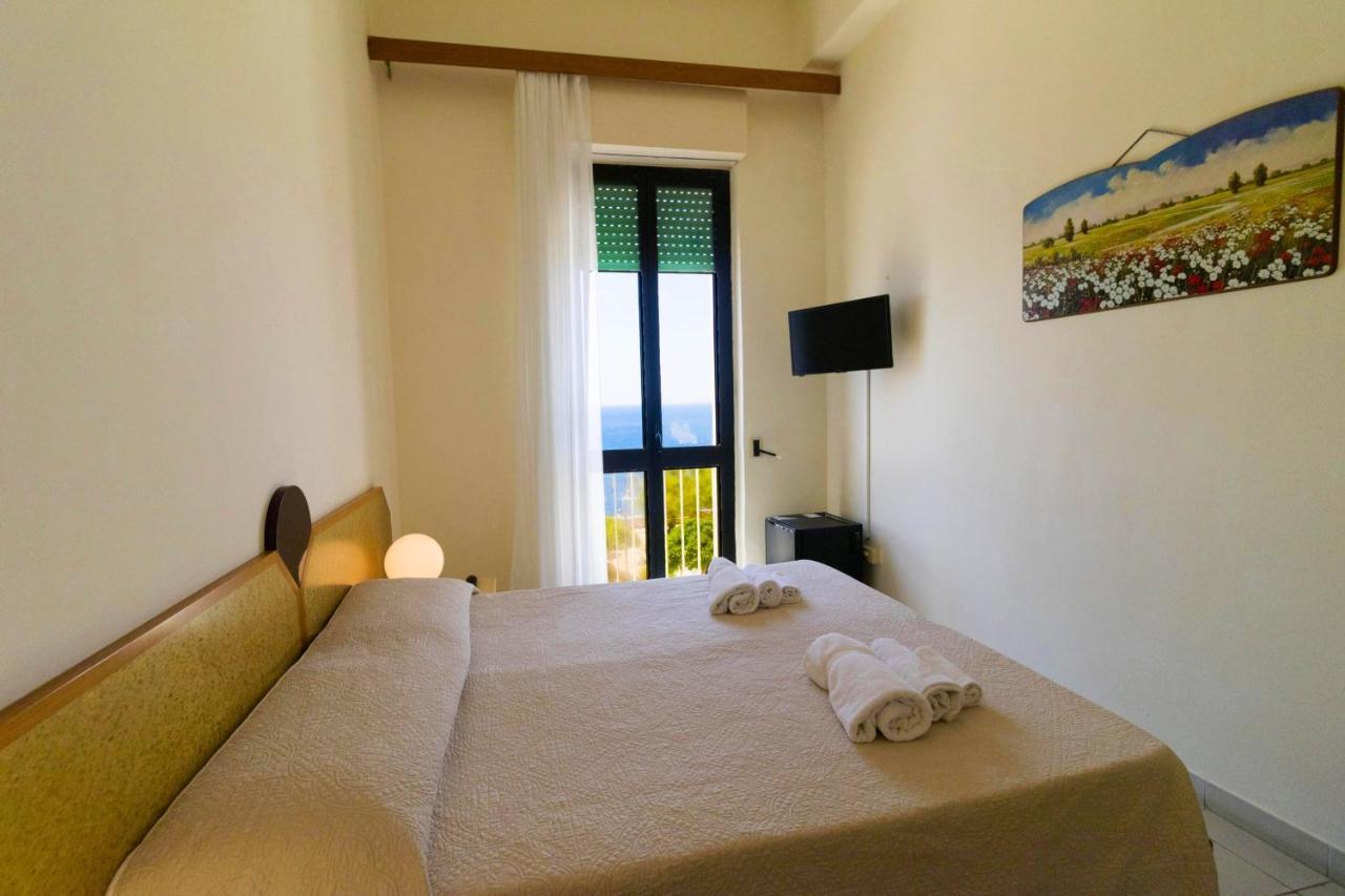 Albergo Palazzo Санта Чезареа Терме Екстериор снимка