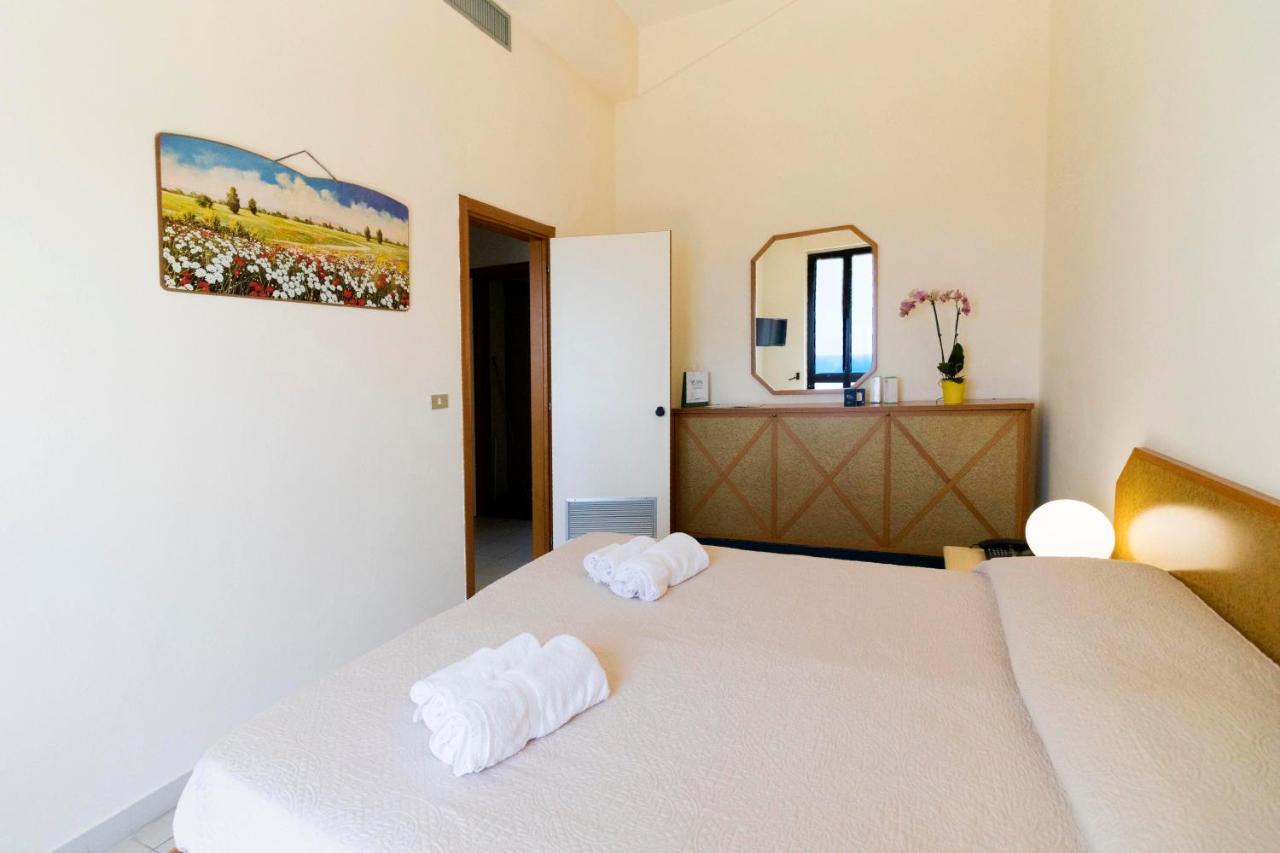 Albergo Palazzo Санта Чезареа Терме Екстериор снимка