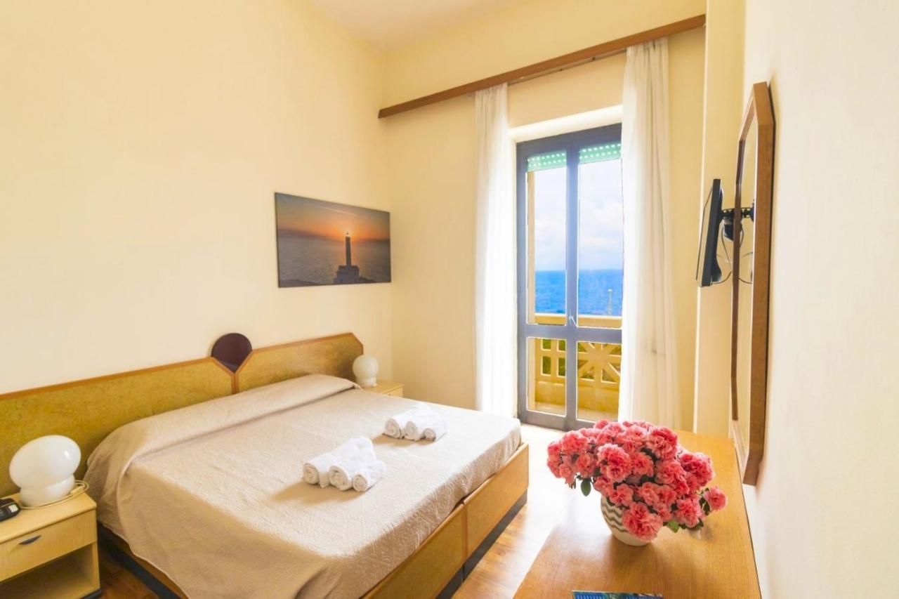 Albergo Palazzo Санта Чезареа Терме Екстериор снимка