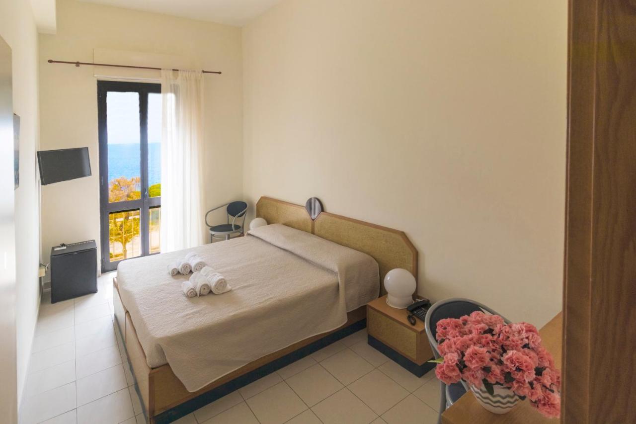 Albergo Palazzo Санта Чезареа Терме Екстериор снимка